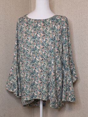 LC Lauren Conrad Fluttering Asymmetrical Cut Bell Sleeves Blouse SZ: LARGE